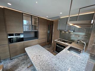 Mid Levels Central - 22A, Kennedy Road 05