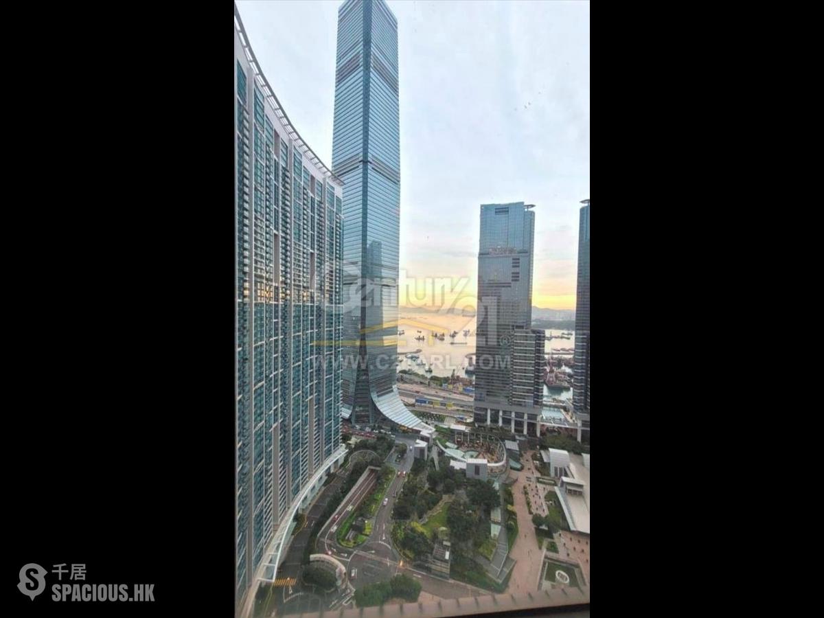 West Kowloon - The Arch 01