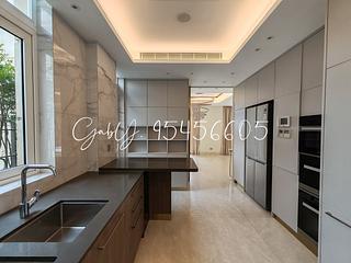 The Peak - 28, Gough Hill Road 05