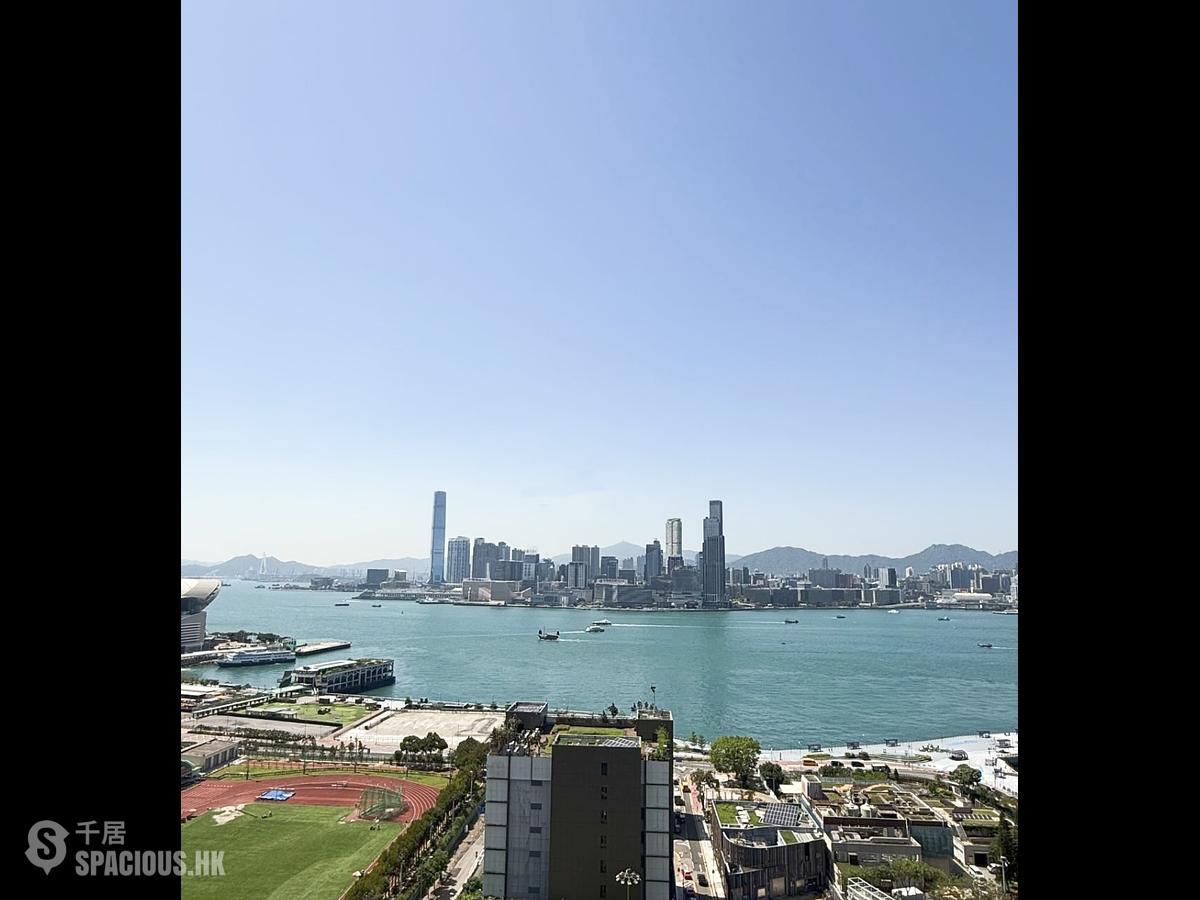 Wan Chai - The Gloucester 01
