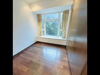 Pok Fu Lam - Villas Sorrento 05