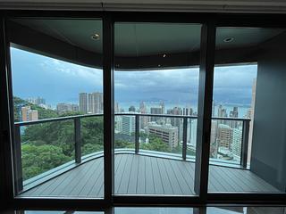 Mid Levels West - University Heights 02