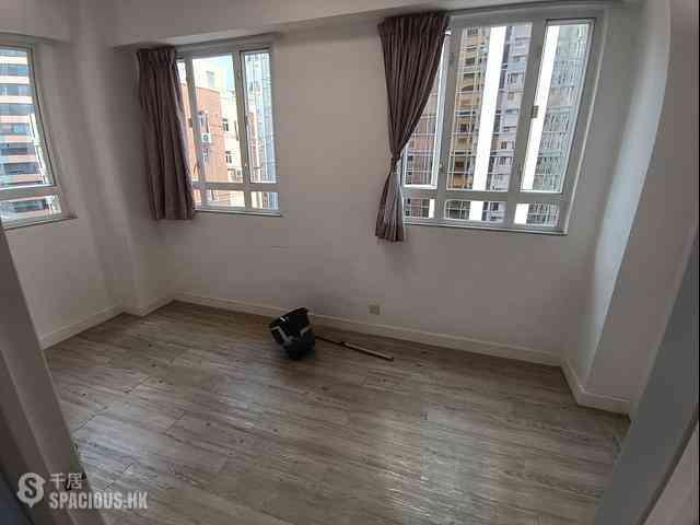Wan Chai - Yen Men Building 08