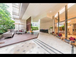 Wan Chai - The Avenue Phase 2 Block 2 07