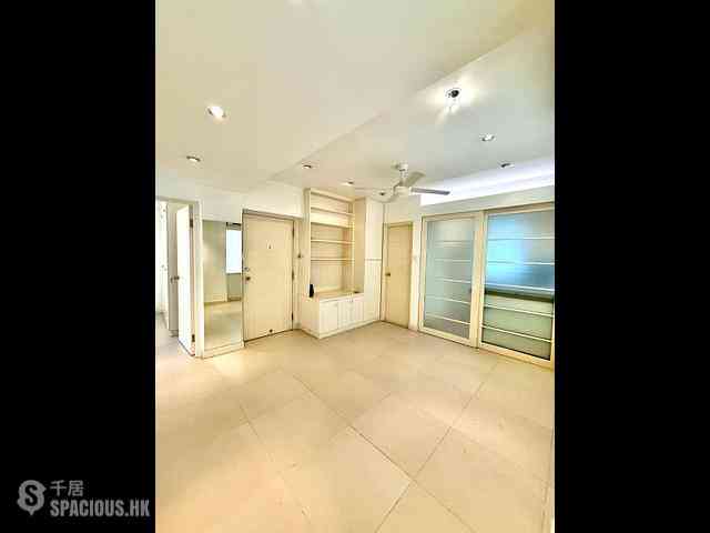 Wan Chai - Tung Shing (Sing) Building 01