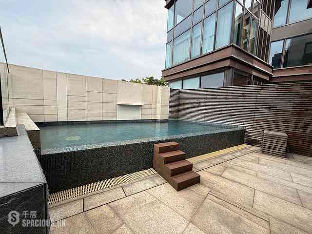 Chung Hom Kok - City Icon Block 2 02
