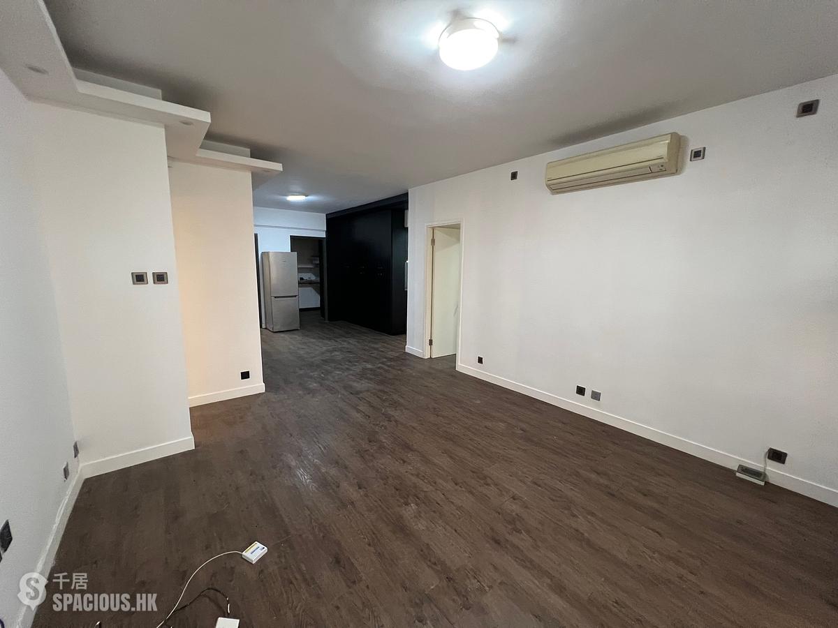 Mid Levels Central - Elegant Terrace 01