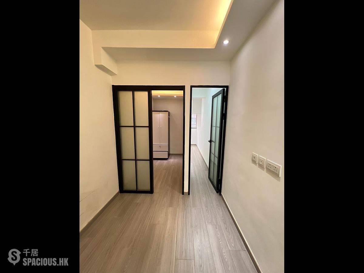 Mong Kok - Wing Wah Building 01