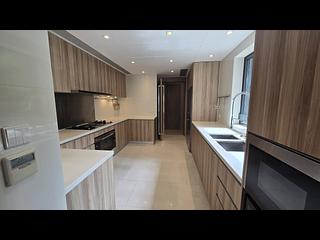 Mid Levels Central - Branksome Grande 04