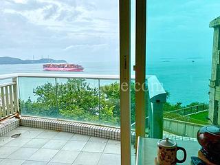 Pok Fu Lam - Villas Sorrento 02