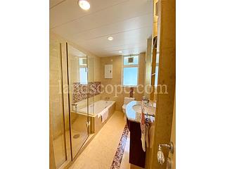Pok Fu Lam - Villas Sorrento 09