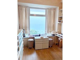 Pok Fu Lam - Villas Sorrento 11