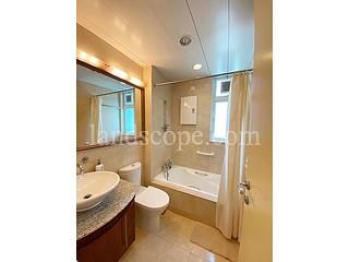 Pok Fu Lam - Villas Sorrento 13