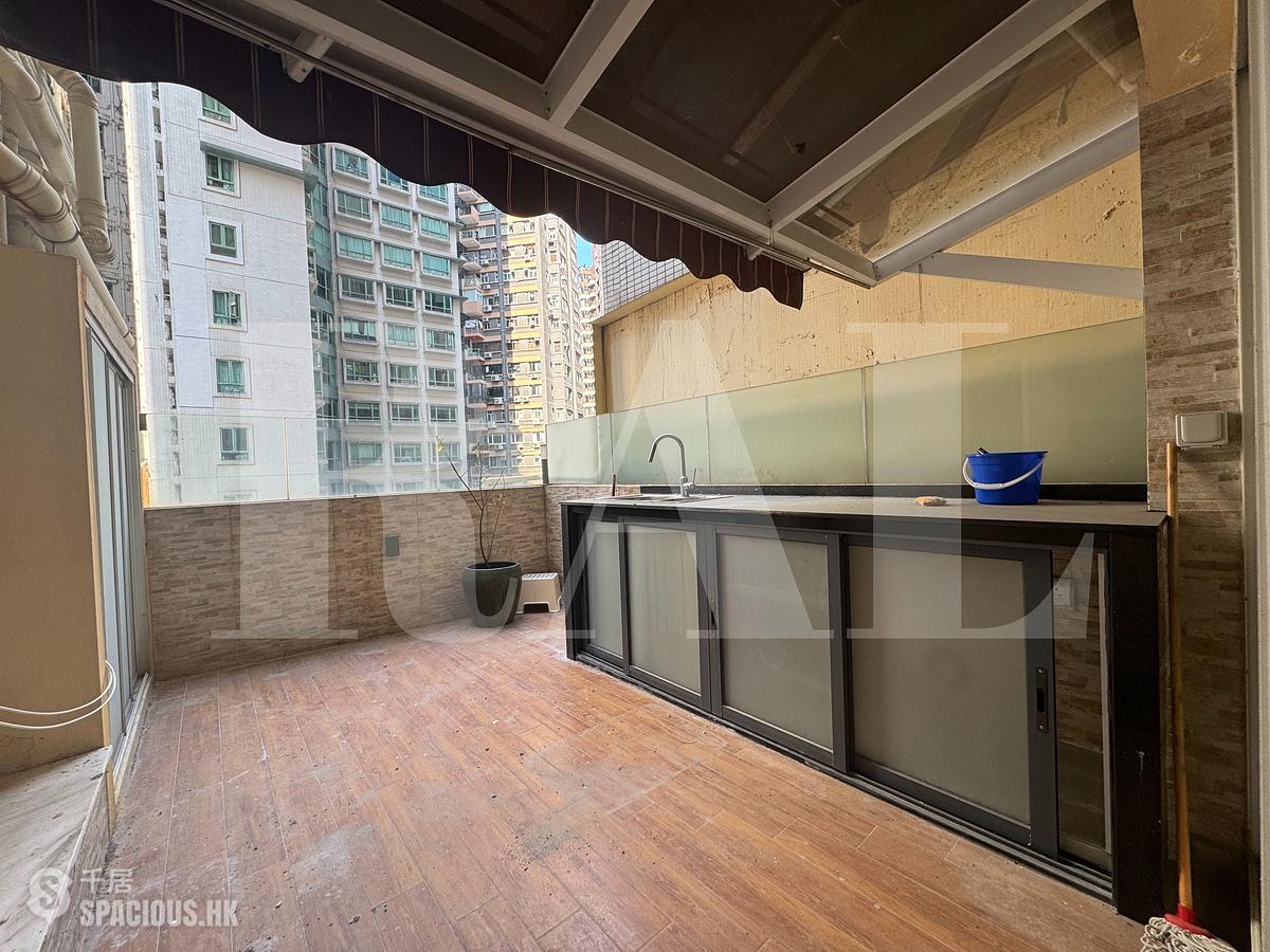 Mid Levels Central - Carlos Court 01
