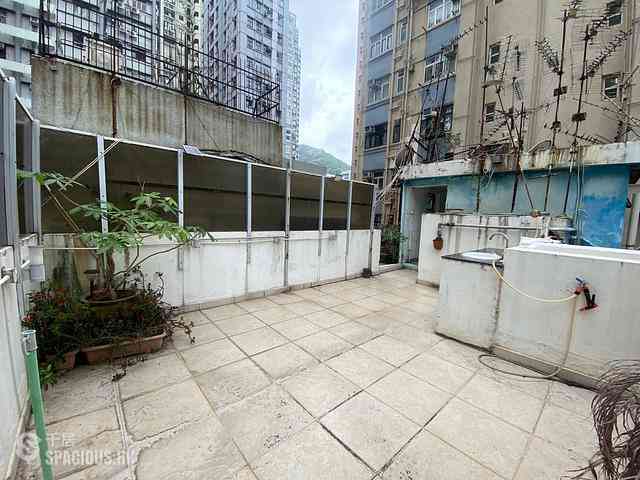 Sai Ying Pun - Fu Wah Building 01