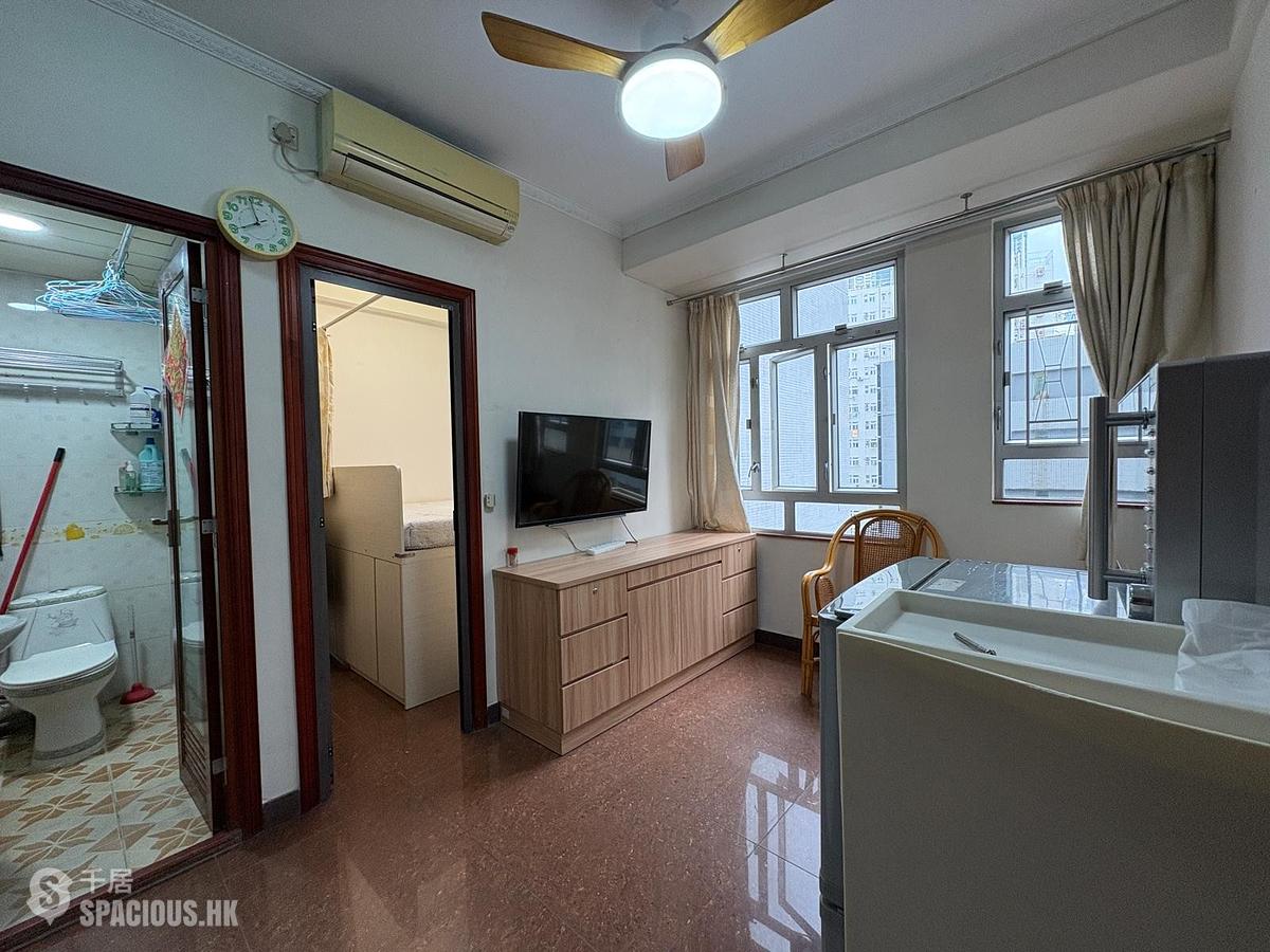 Sheung Wan - Man King Building 01