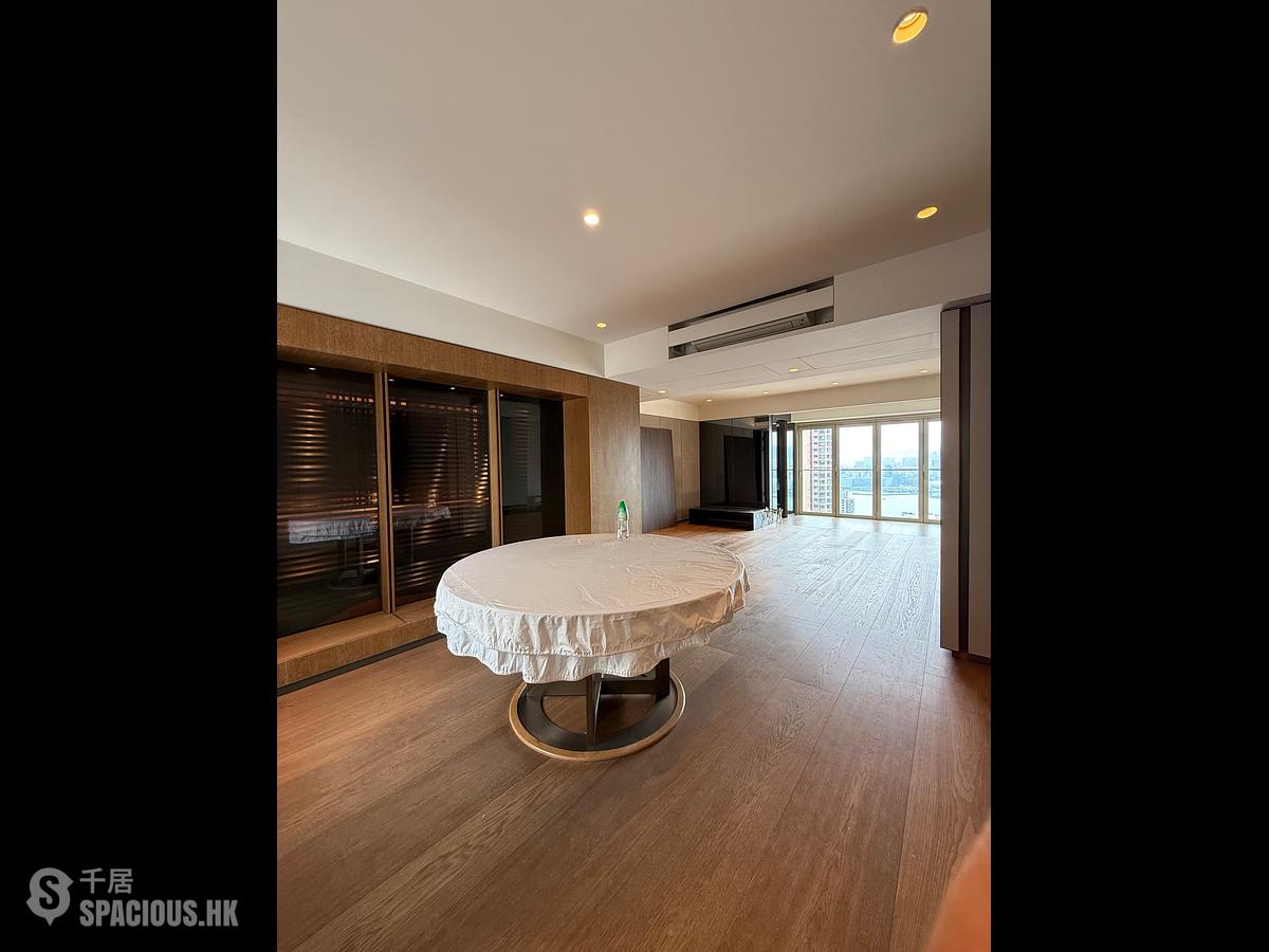 Braemar Hill - Hanking Court 01