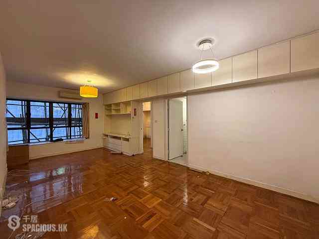 Mid Levels Central - Elegant Terrace Block 1 01