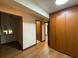 Mid Levels Central - On Fung Building 04