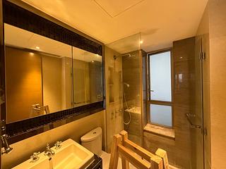 Sai Ying Pun - The Summa Block 1 07