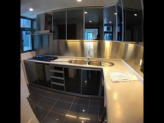 Mid Levels West - 80 Robinson Road 02