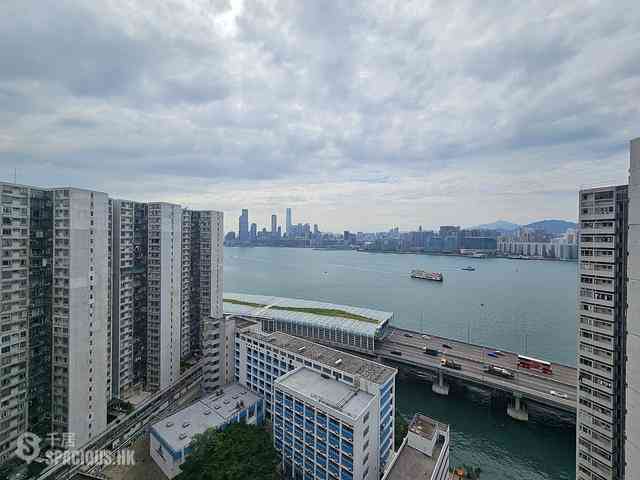 North Point - The Harbourside 01