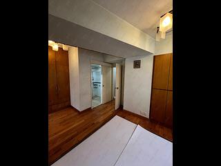 Sai Ying Pun - Sun Luen Building 17