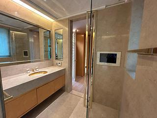 Mid Levels Central - Regence Royale Tower 1 06