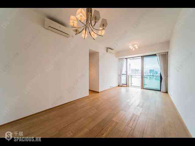 Wan Chai - The Gloucester 01