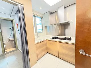 Mid Levels West - 80 Robinson Road 02