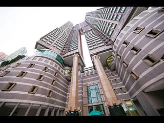 Fortress Hill - Le Sommet 18