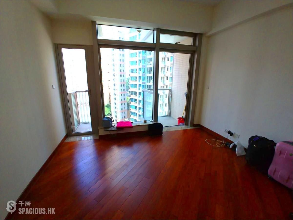 Wan Chai - The Avenue 01