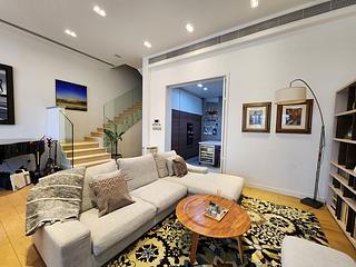 Chung Hom Kok - 33, Cape Road 02