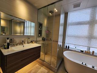 Chung Hom Kok - 33, Cape Road 09