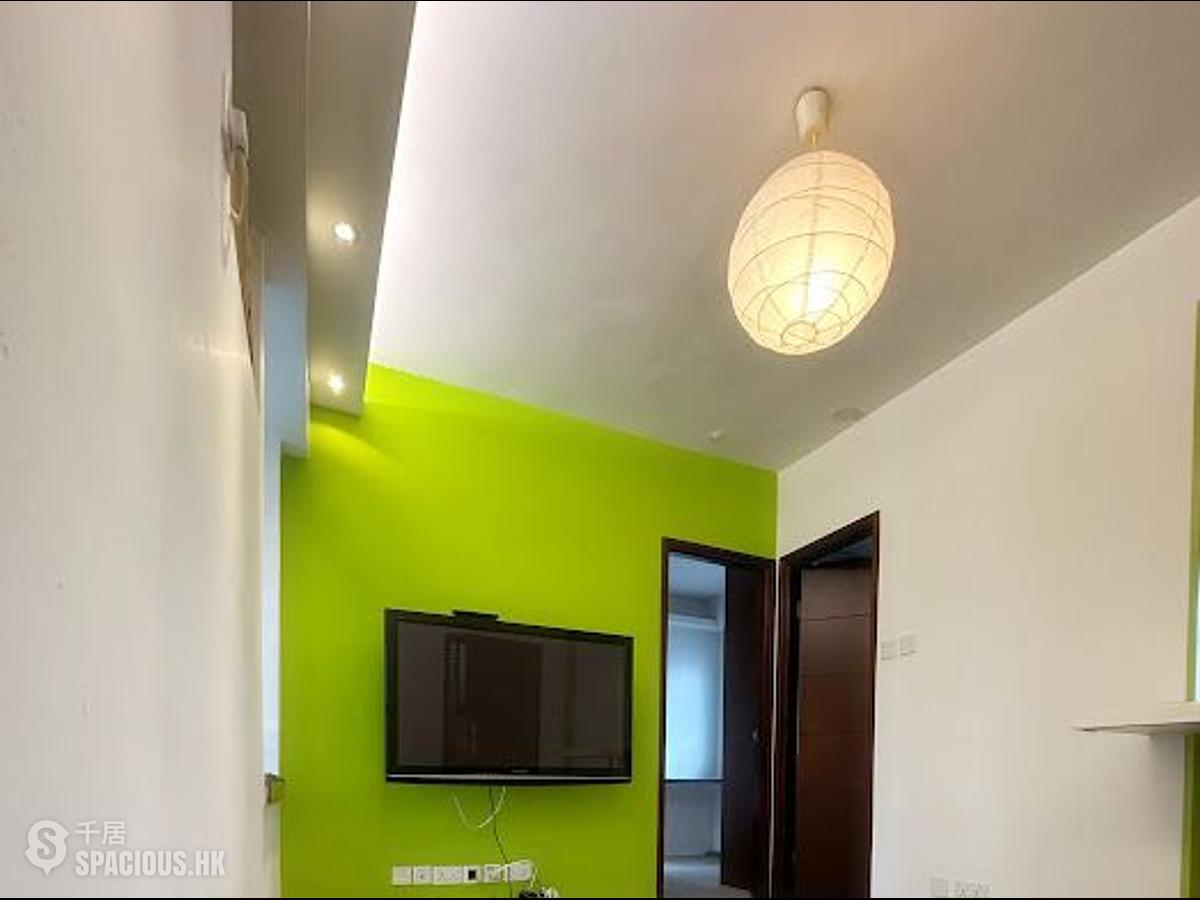 Mid Levels Central - Windsor Court 01