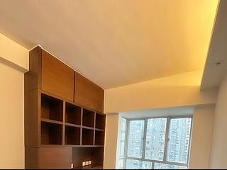 Mid Levels Central - Windsor Court 06
