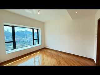 Leighton Hill - The Leighton Hill Block 2 04