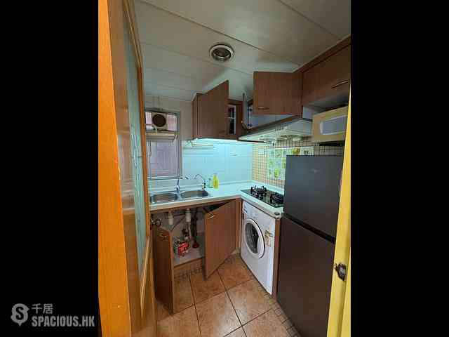 Tuen Mun - Parkland Villas Block 6 04