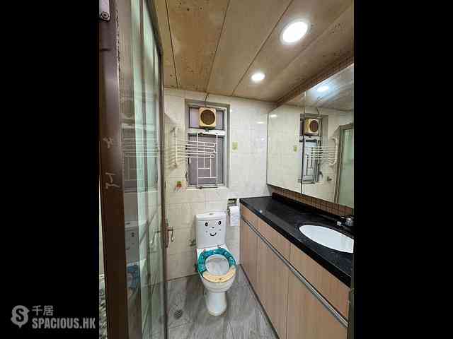 Tuen Mun - Parkland Villas Block 6 05