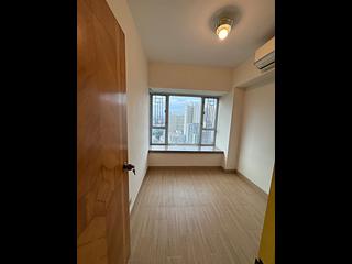 Tuen Mun - Parkland Villas Block 6 06