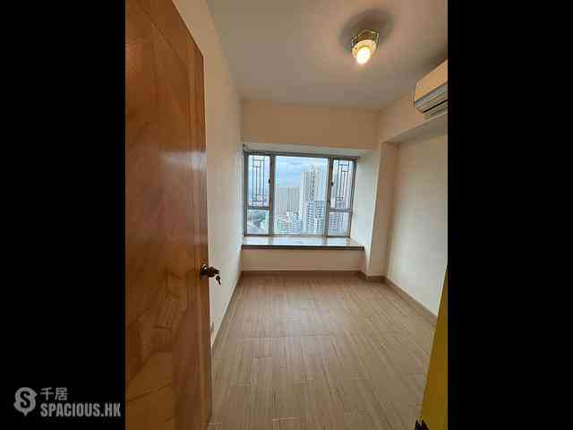 Tuen Mun - Parkland Villas Block 6 06