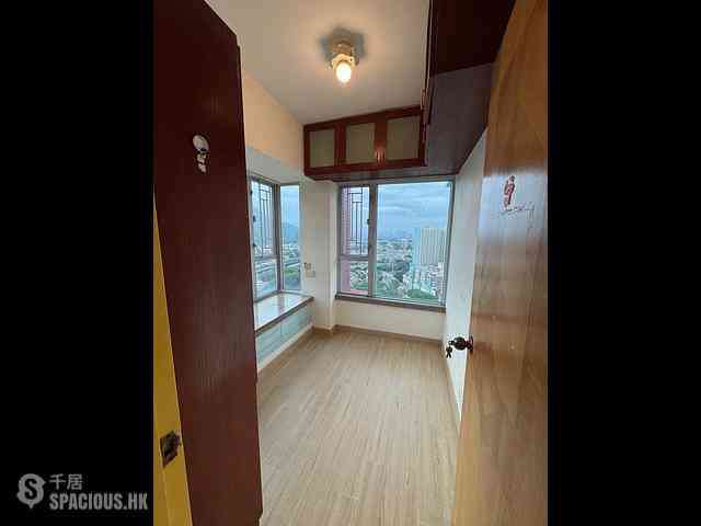 Tuen Mun - Parkland Villas Block 6 09