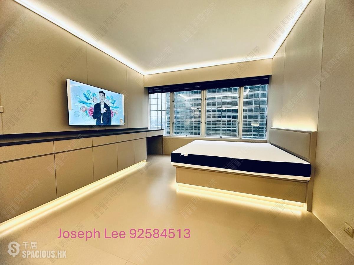 Wan Chai - Convention Plaza Apartments 01