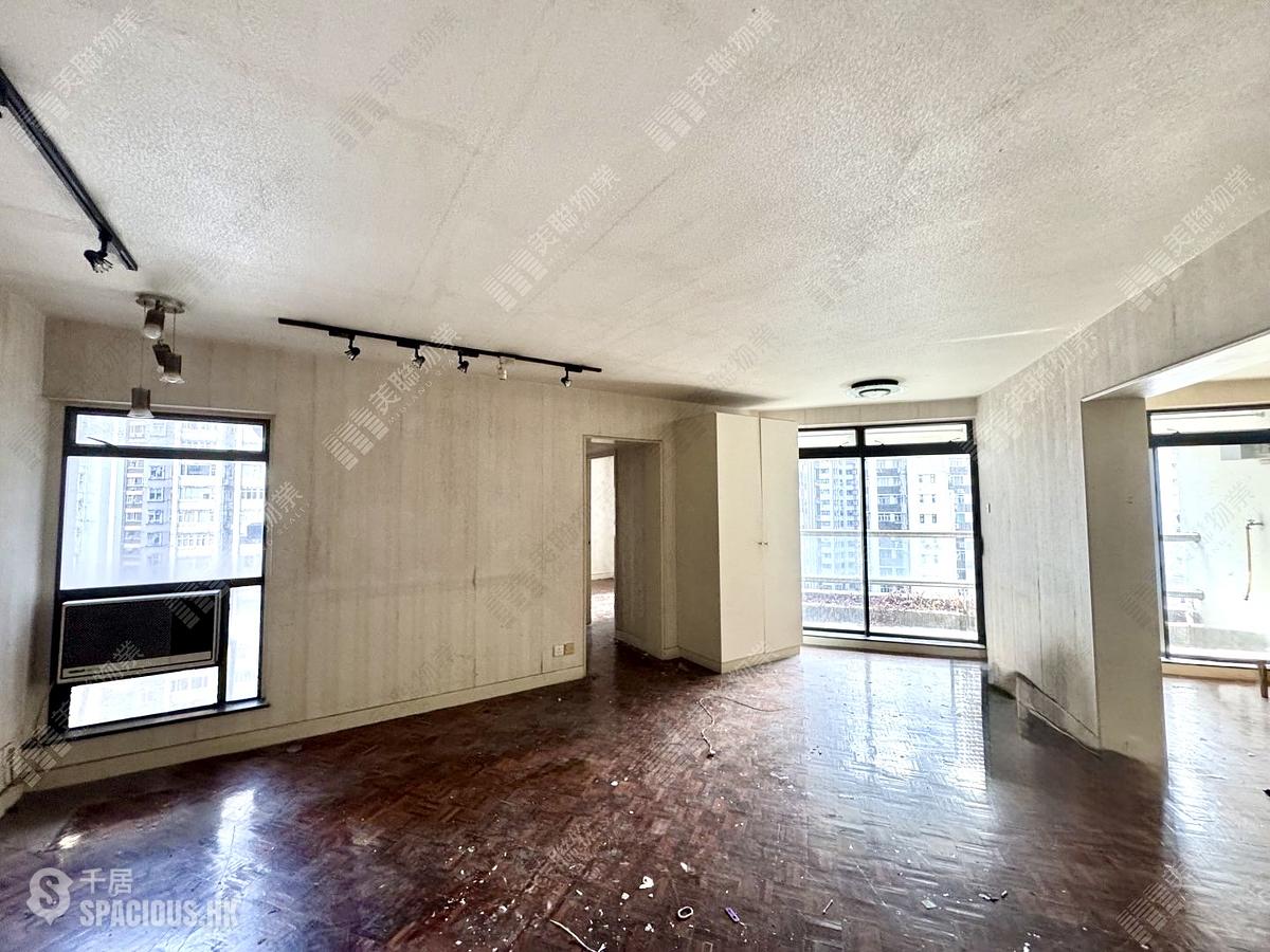Soho - Albron Court 01