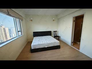 Mid Levels Central - Pearl Gardens Block EF 07