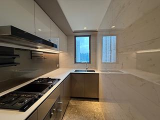 Wong Chuk Hang - The Southside Phase 2 La Marina Tower 2A 03