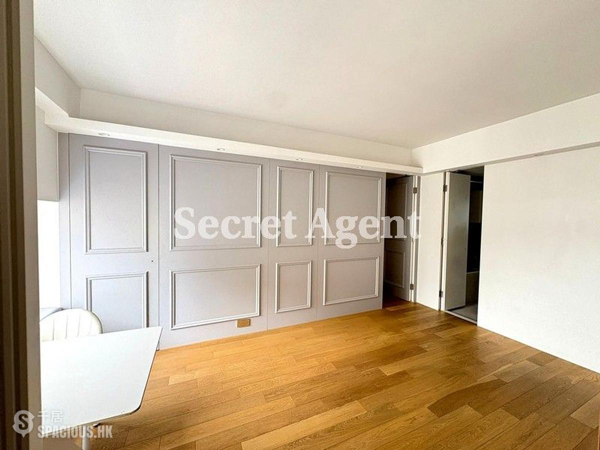 Mid Levels Central - Sussex Court 01