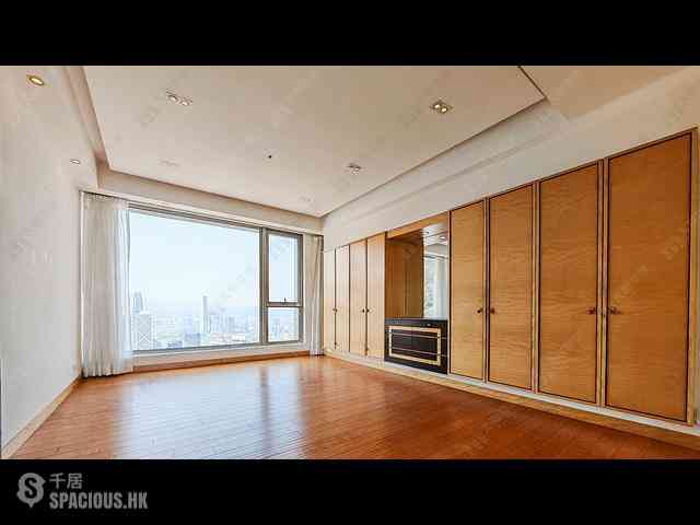 The Peak - Sky Court 06