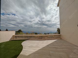 The Peak - Strawberry Hill 04