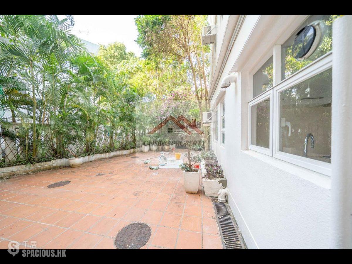 Chung Hom Kok - Jadebeach Villa 01